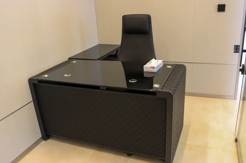 Office 60 · L-shaped desk and high-back chair