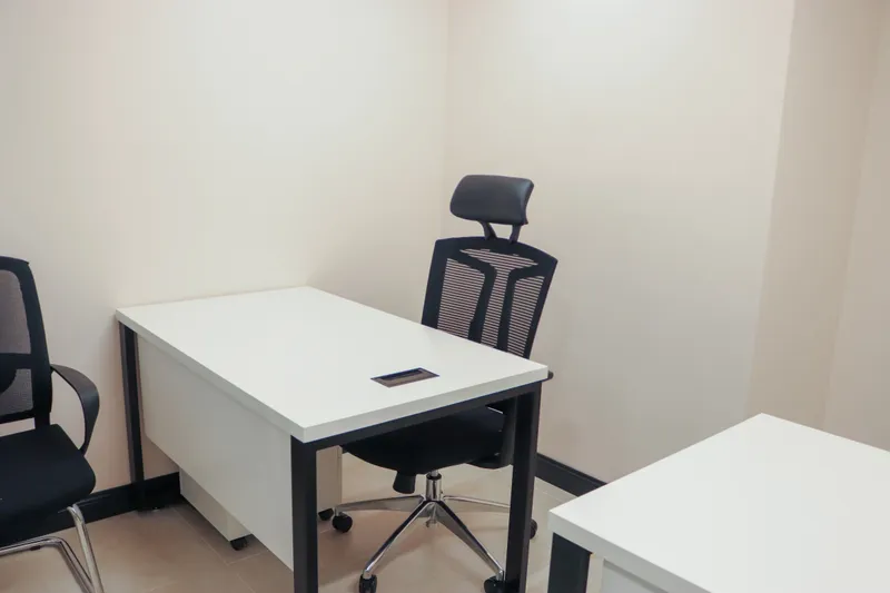 Office 18 · white desk with an ergonomic chair and a visitor chair, a second desk in the foreground