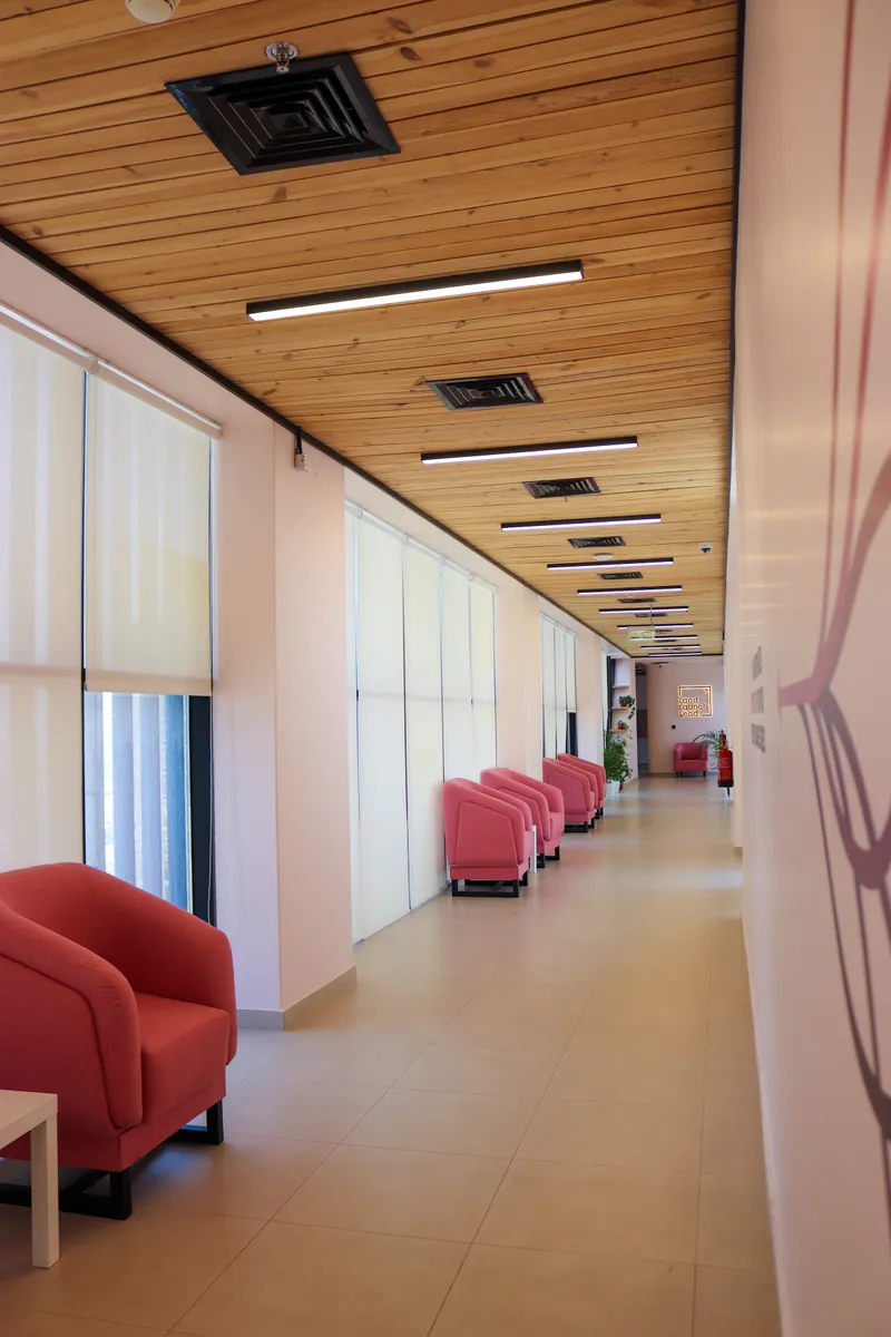 14th floor · pink armchairs lined along the window blinds, with a pink line graphic on the wall